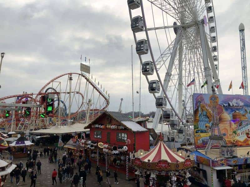 Although business at Hyde Park did take a while to get going through the days, the evenings saw the event packed as thousands descended to enjoy the spectacle that is Winter Wonderland.