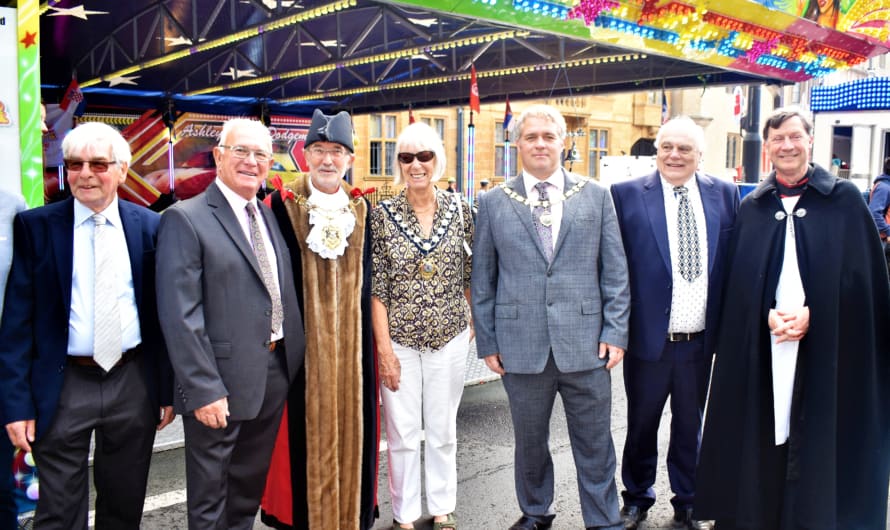 Showmen honour late Queen at fairs