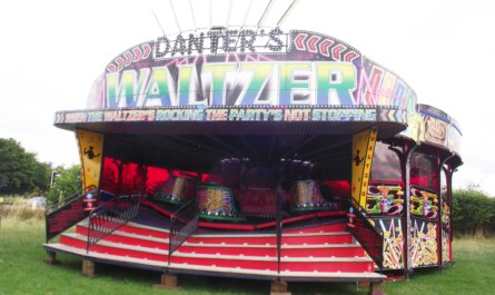 James Danter and Sons’ Waltzer at Southam fair.